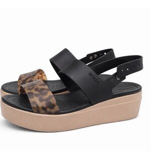 CROCS Brooklyn Low wedge size 8